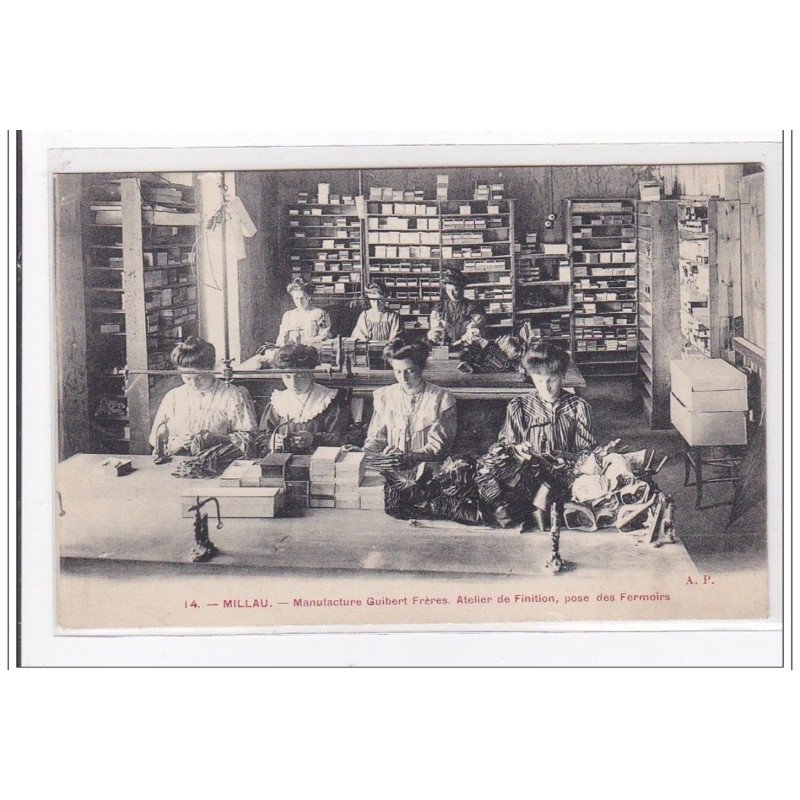 MILLAU : manufacture guibert freres, atelier de finition, pose des fermoirs - tres bon etat MILLAU : manufacture guibert freres, atelier de finition, pose des fermoirs - tres bon etat