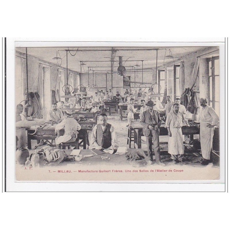 MILLAU : manufacture guibert freres, une des salles de l'atelier de coupe - tres bon etat