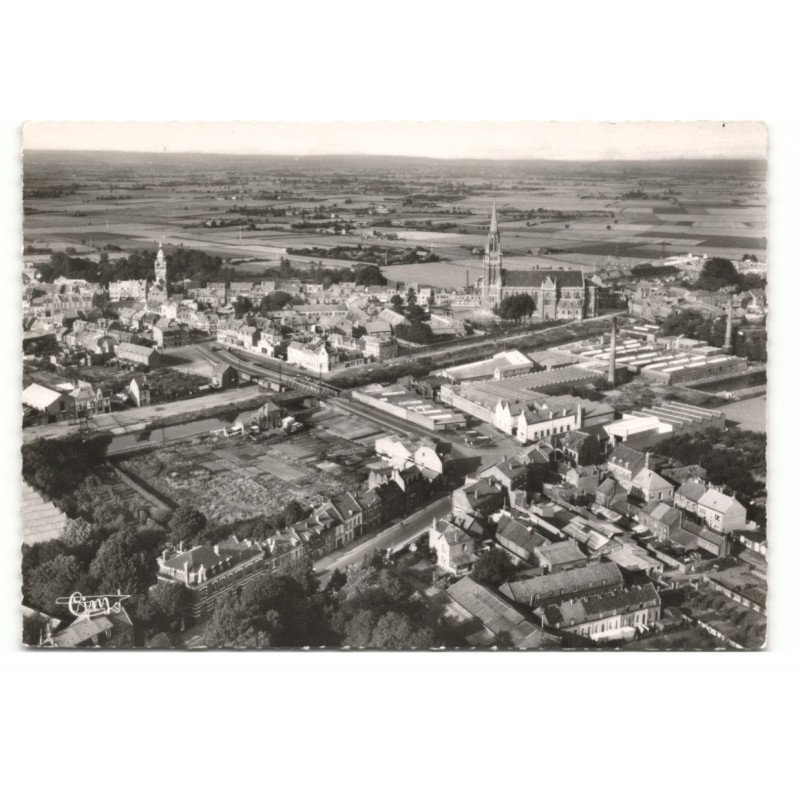 ESTAIRES: église saint-vaast, hôtel de ville, la lys vue aérienne 10X15 - très bon état