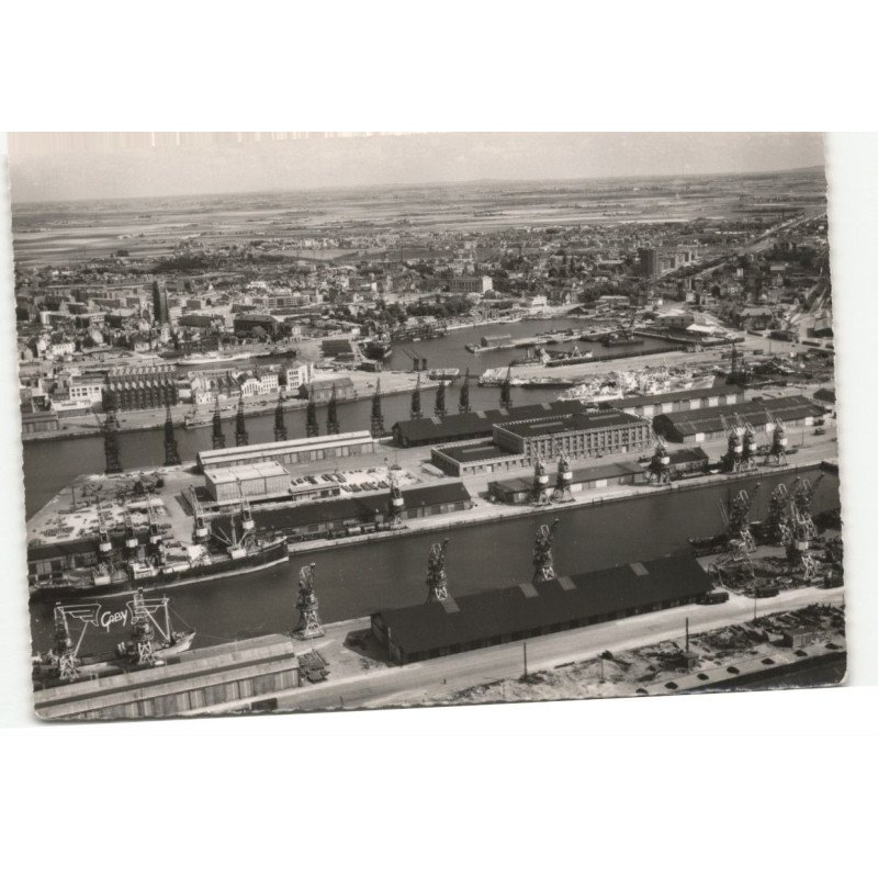 DUNKERQUE: le port vue aérienne 10X15 - très bon état