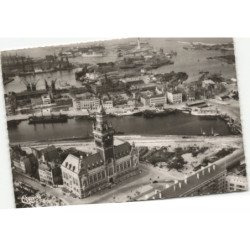 DUNKERQUE: l'hôtel de ville, le port vue aérienne 10X15 - très bon état