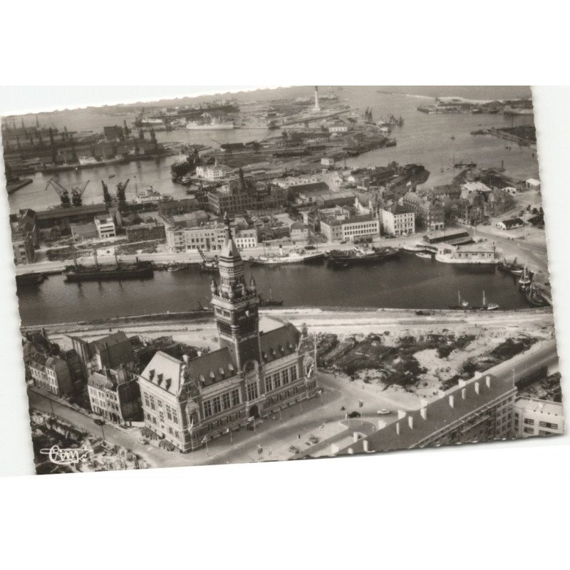 DUNKERQUE: l'hôtel de ville, le port vue aérienne 10X15 - très bon état