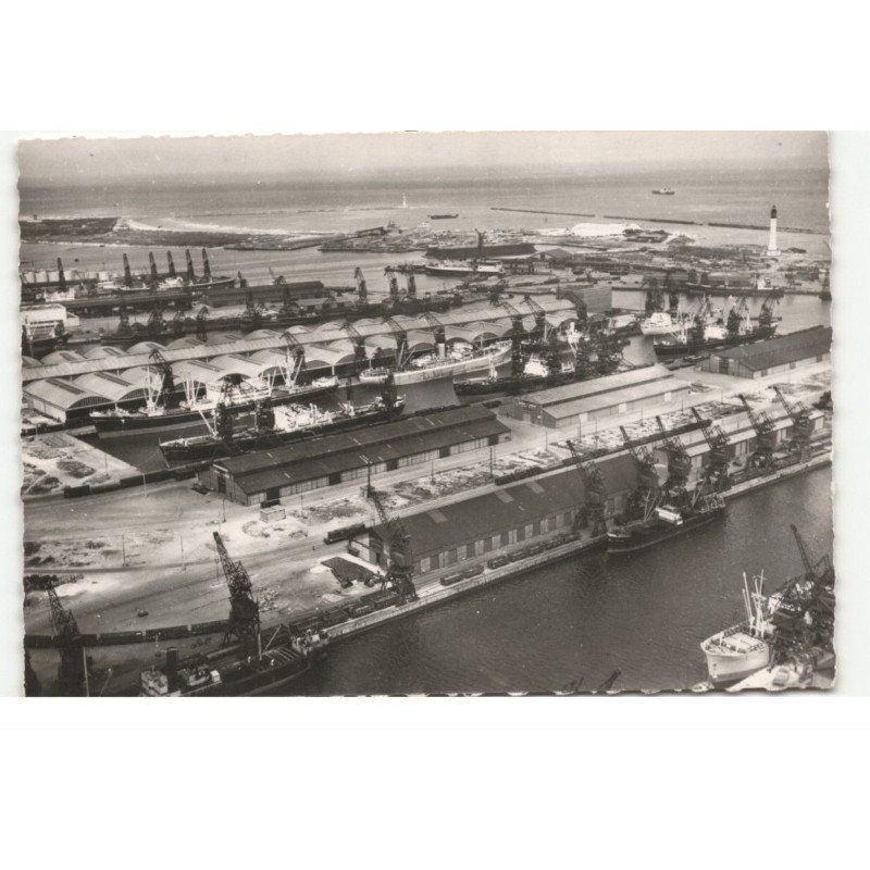 DUNKERQUE: le port, les darses vue aérienne 10X15 - très bon état