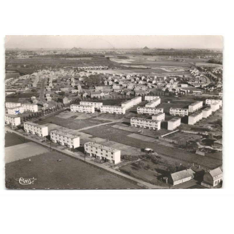 PECQUENCOURT: H.L.M. vue aérienne 10X15 - très bon état