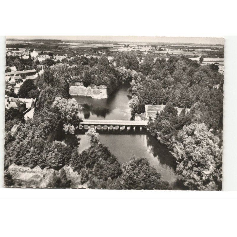 LE QUESNOY: pont de la porte fauroeulx et le lac vauban vue aérienne 10X15 - très bon état