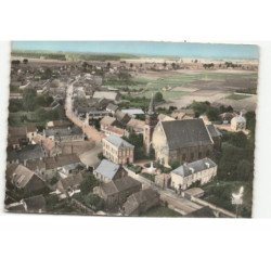 QUAROUBLE: l'église la mairie et la place vue aérienne 10X15 - très bon état