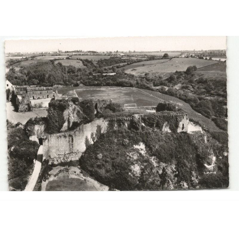 SPORTS: stade, tiffauges, les ruines du château de gilles de rais dit "barbe-bleue" vue générale - très bon état