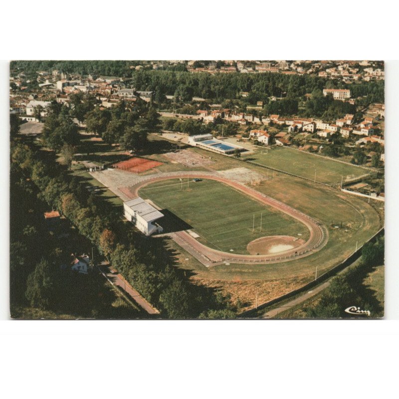 SPORTS: stade, aire-sur-l'adour, terrain de sport et piscine - très bon état