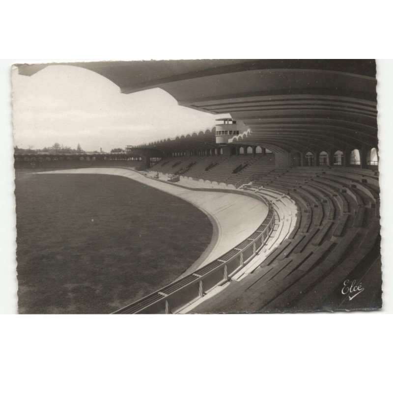 SPORTS: stade, bordeaux stade municipale, piste et tribune de virage - très bon état