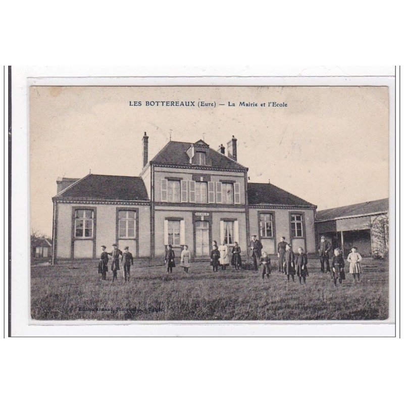 LES BOTTEREAUX : la mairie et l'ecole - tres bon etat