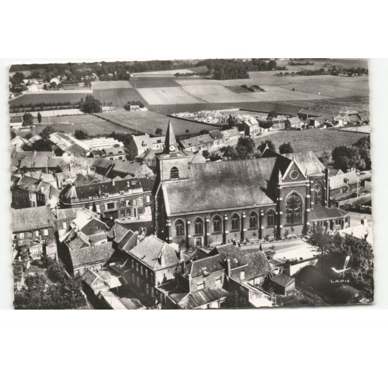 NEUVILLE-en-FERRAIN: l'église saint-quentin vue aérienne 10X15 - très bon état