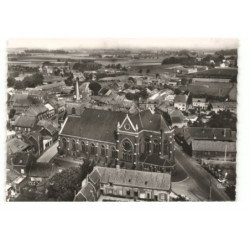 NEUVILLE-en-FERRAIN: l'église saint-quirin et la place vue aérienne 10X15 - très bon état