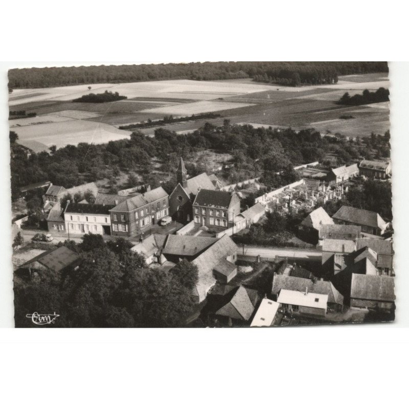 LA NEUVILLE: l'église, la mairie, vue aérienne 10X15 - très bon état