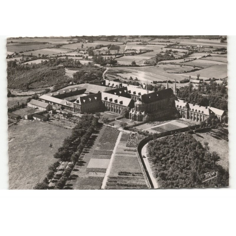 GODEWAERSVELDE: abbaye sainte-marie du mont, mont des cats vue aérienne 10X15 - très bon état