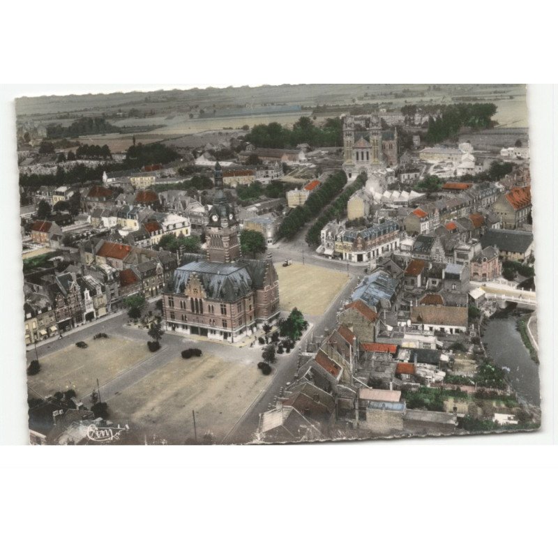 MERVILLE: grand' place, hôtel de ville, église saint-pierre vue aérienne 10X15 - très bon état