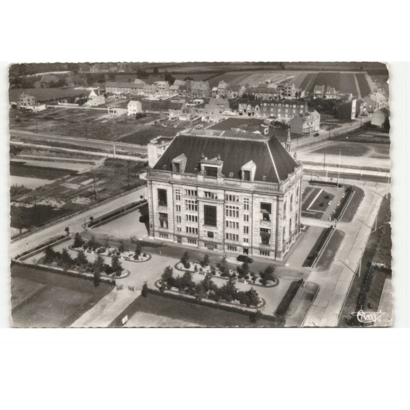 MARCQ-en-BAROEUL: l'hôtel de ville vue aérienne 10X15 - très bon état
