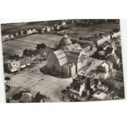 MARCQ EN BAROEUL: l'église vue aérienne 10X15 - très bon état
