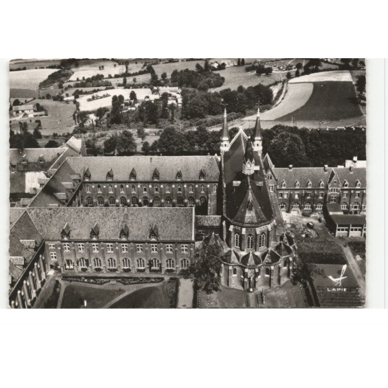 MONT-des-CATS: l'abbaye vue aérienne 10X15 - très bon état