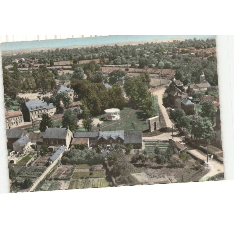 MAROILLES: la place verte vue aérienne 10X15 - très bon état
