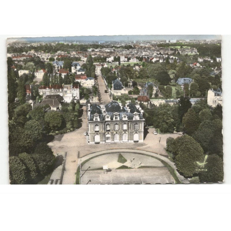 LAMBERSART: la mairie vue aérienne 10X15 - très bon état