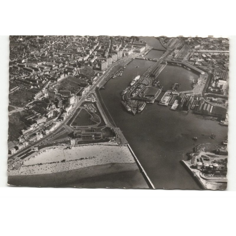 BOULOGNE-sur-MER: le port la plage le casino vue aérienne 10X15 - très bon état