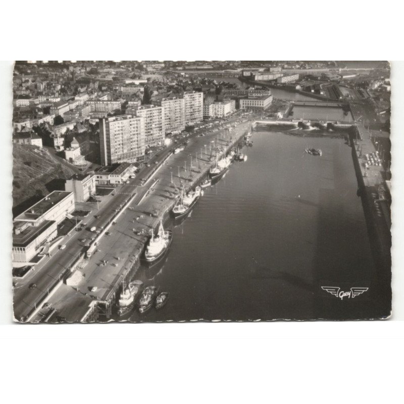 BOULOGNE-sur-MER: le port vue aérienne 10X15 - très bon état