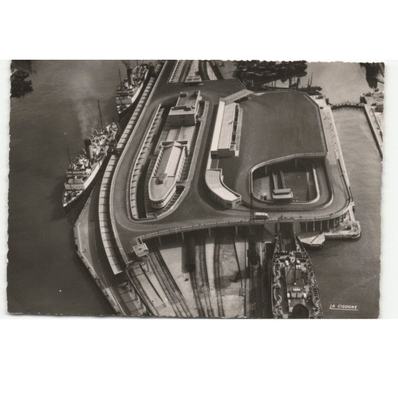 BOULOGNE-sur-MER: la gare maritime vue aérienne 10X15 - très bon état