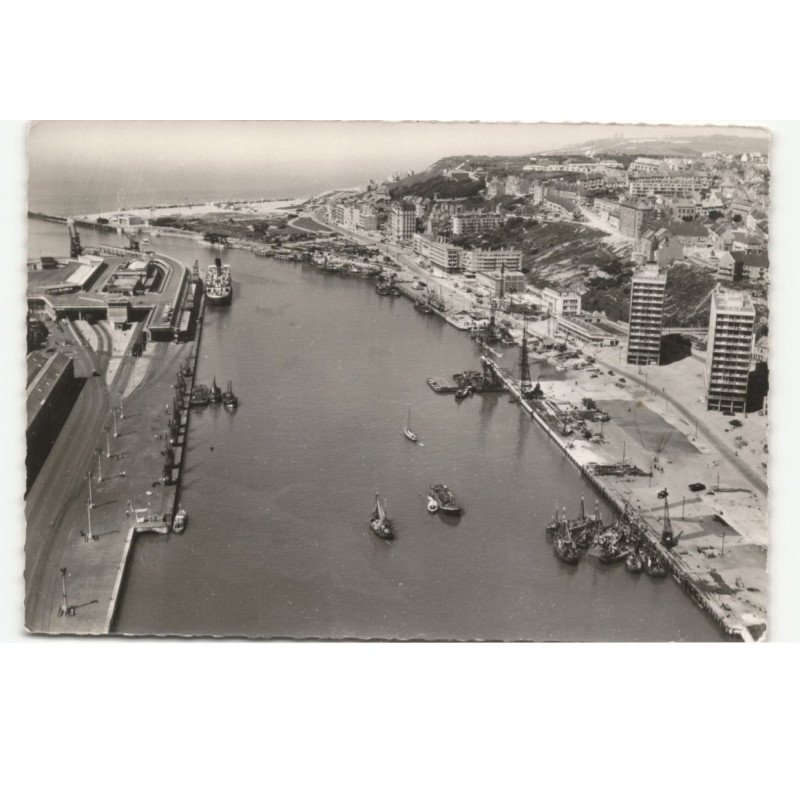 BOULOGNE-sur-MER: la gare maritime vue aérienne 10X15 - très bon état