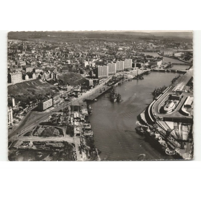 BOULOGNE-sur-MER: entrée du port et gare maritime vue aérienne 10X15 - très bon état