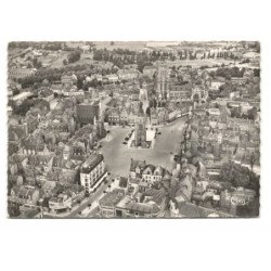 BETHUNE: la grande place et le beffroi vue aérienne 10X15  - très bon état
