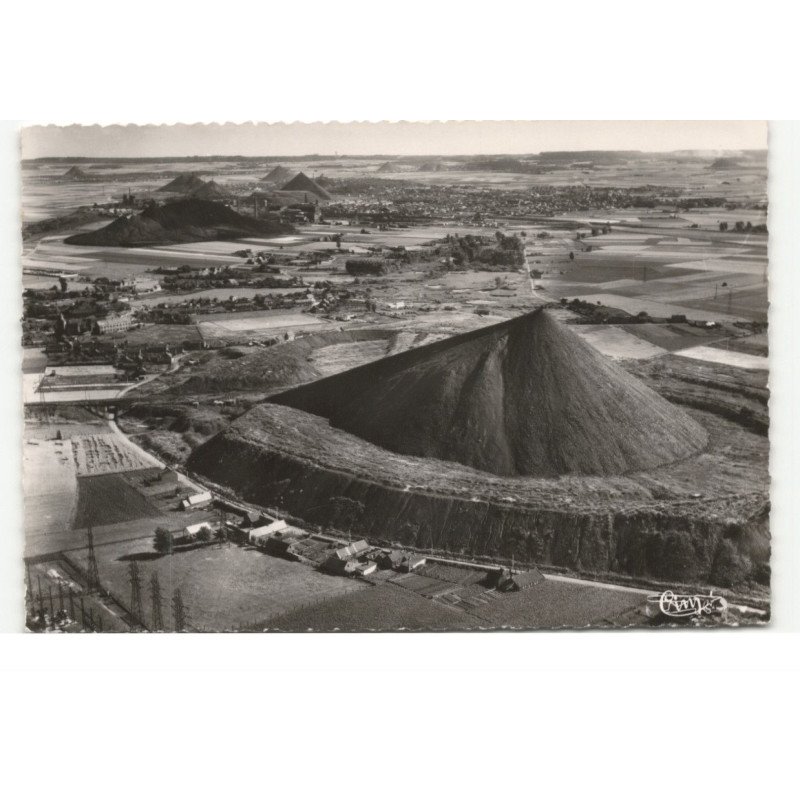 BETHUNE: un terril vue aérienne 10X15  - très bon état