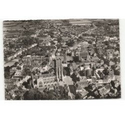 BETHUNE: le beffroi et la mairie, l'église saint-vaast vue aérienne 10X15  - très bon état
