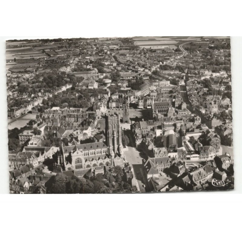 BETHUNE: le beffroi et la mairie, l'église saint-vaast vue aérienne 10X15  - très bon état