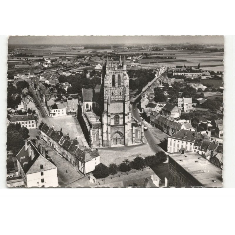 AIRE-sur-la-LYS: la collègiale saint-pierre vue aérienne 10X15  - très bon état