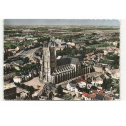 AIRE-sur-la-LYS: la collégiale saint-pierre vue aérienne 10X15  - très bon état