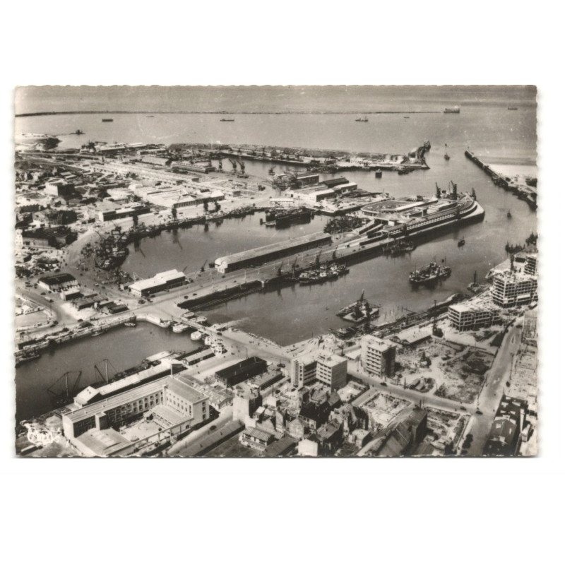 BOULOGNE-sur-MER: le port et la rade vue aérienne 10X15  - très bon état