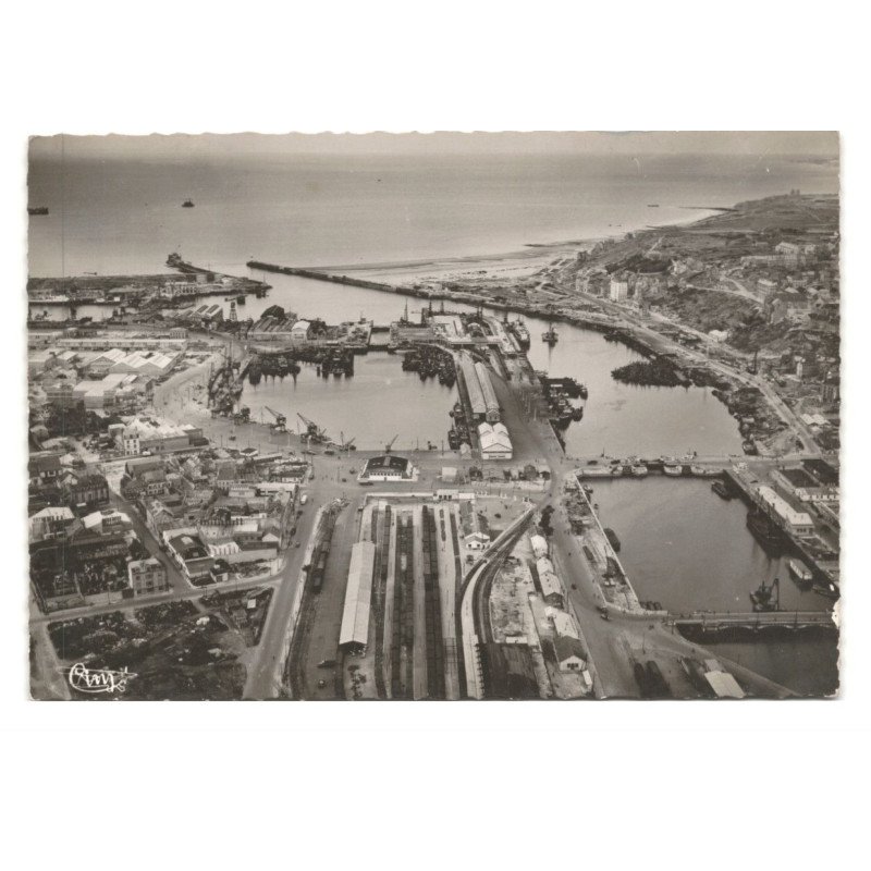 BOULOGNE-sur-MER: la gare centrale et le port vue aérienne 10X15  - très bon état