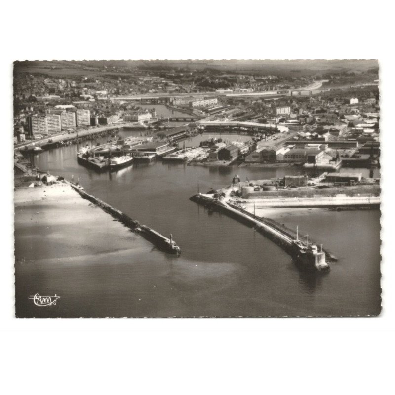 BOULOGNE-sur-MER: l'entrée du port, vue générale, vue aérienne 10X15  - très bon état