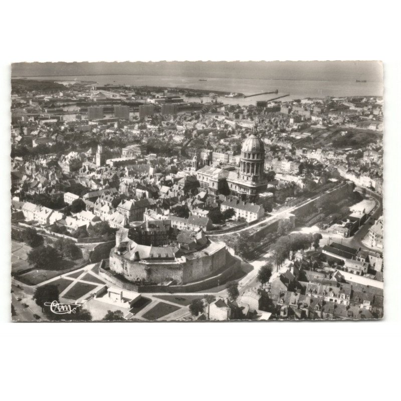 BOULOGNE-sur-MER: le château, la cathédrale vue aérienne 10X15  - très bon état