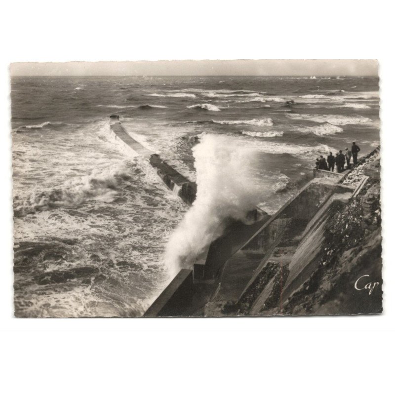 LE PORTEL: effets de mer à la jetée vue aérienne 10X15  - très bon état