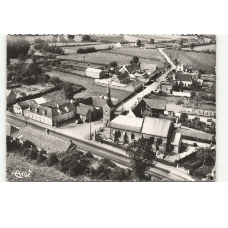 PLUMOISON: la place vue aérienne 10X15  - très bon état