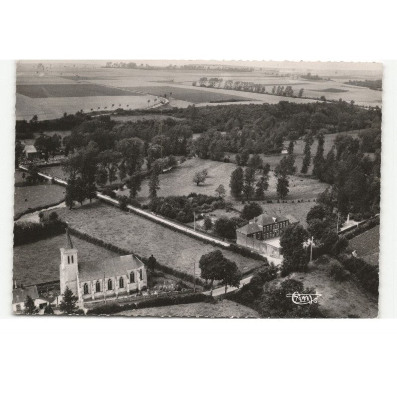 OUVE-WIRQUIN: l'église, les écoles vue aérienne 10X15  - très bon état