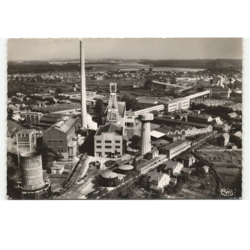 OIGNIES: la fosse 2, les ateliers centraux vue aérienne 10X15  - très bon état