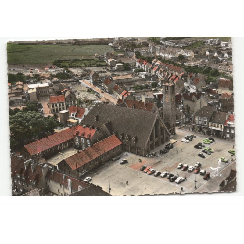 LE PORTEL: place de l'église vue aérienne 10X15  - très bon état