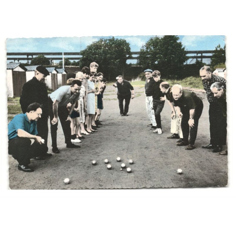 ISBERGUES: les pétanqueux du IMGB vue aérienne 10X15 - très bon état