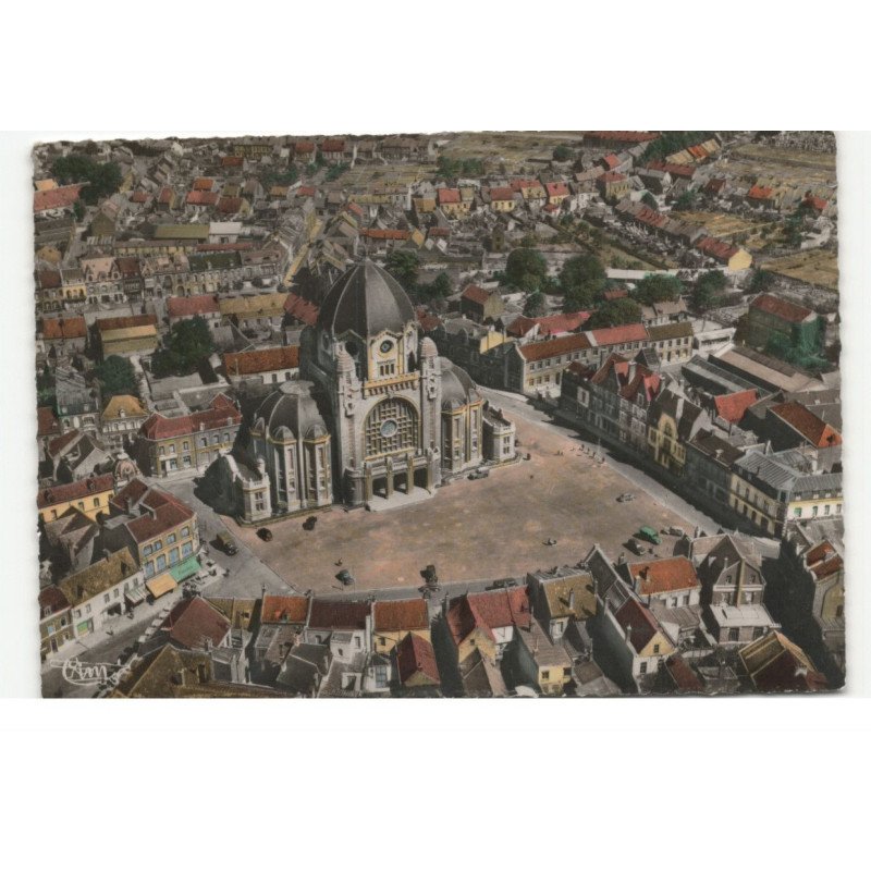 HEUCHIN-LIETARD: place carnot et l'église vue aérienne 10X15 - très bon état