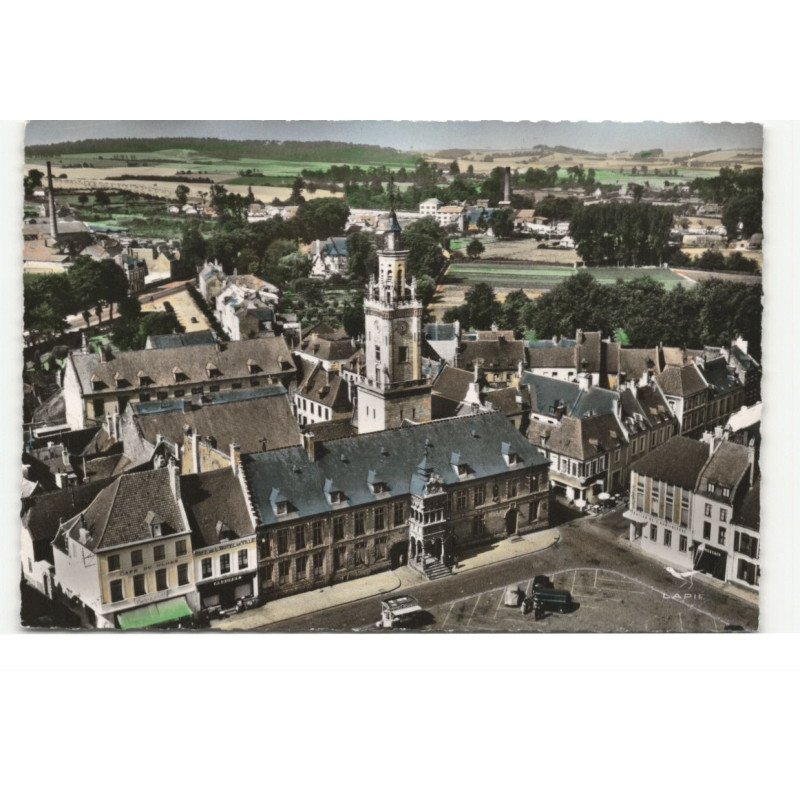 HESDIN: l'hôtel de ville et le beffroi vue aérienne 10X15 - très bon état