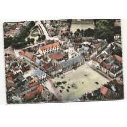 HESDIN: la grand' place et l'hôtel de ville vue aérienne 10X15 - très bon état