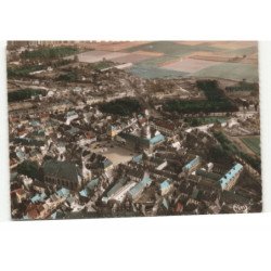 HESDIN: l'église et la place d'armes vue aérienne 10X15 - très bon état