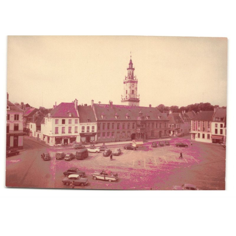 HESDIN: l'hôtel de ville vue aérienne 10X15 - très bon état